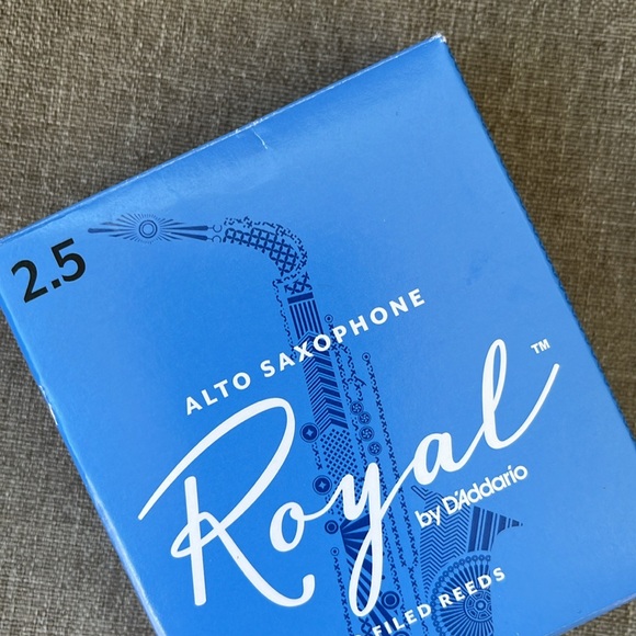 8 Alto Saxophone Reeds - Royal by DAddario - Picture 2 of 2